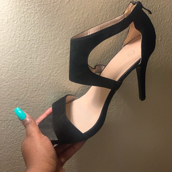 EUC Black heels - Picture 2 of 3